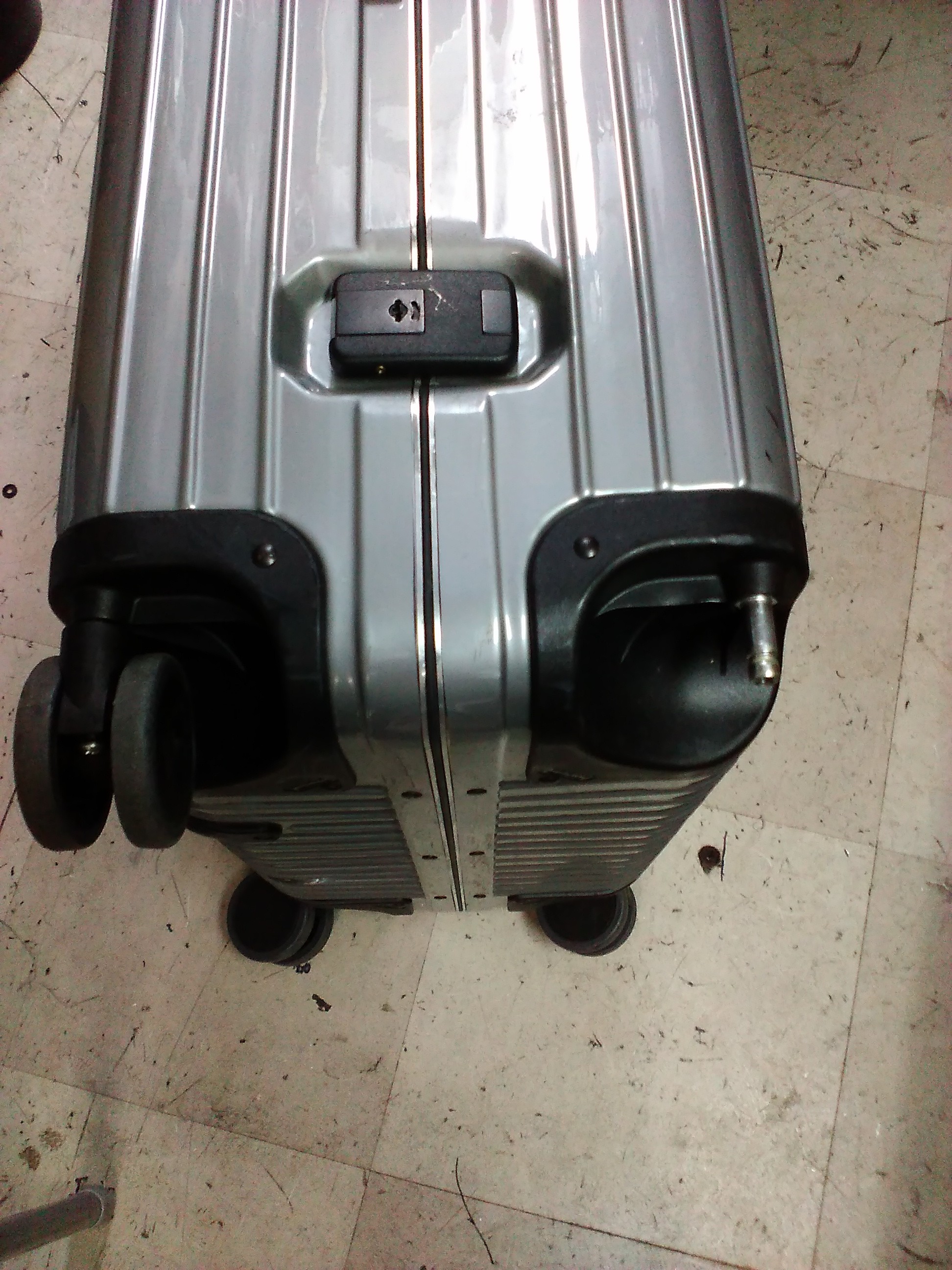 スーツケース修理 リモワの修理 ホイール ハンドル ロック等々 ご相談 
