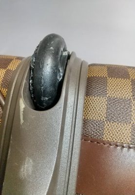 Louis Vuitton　ルイヴィトン　スーツケースキャスター修理