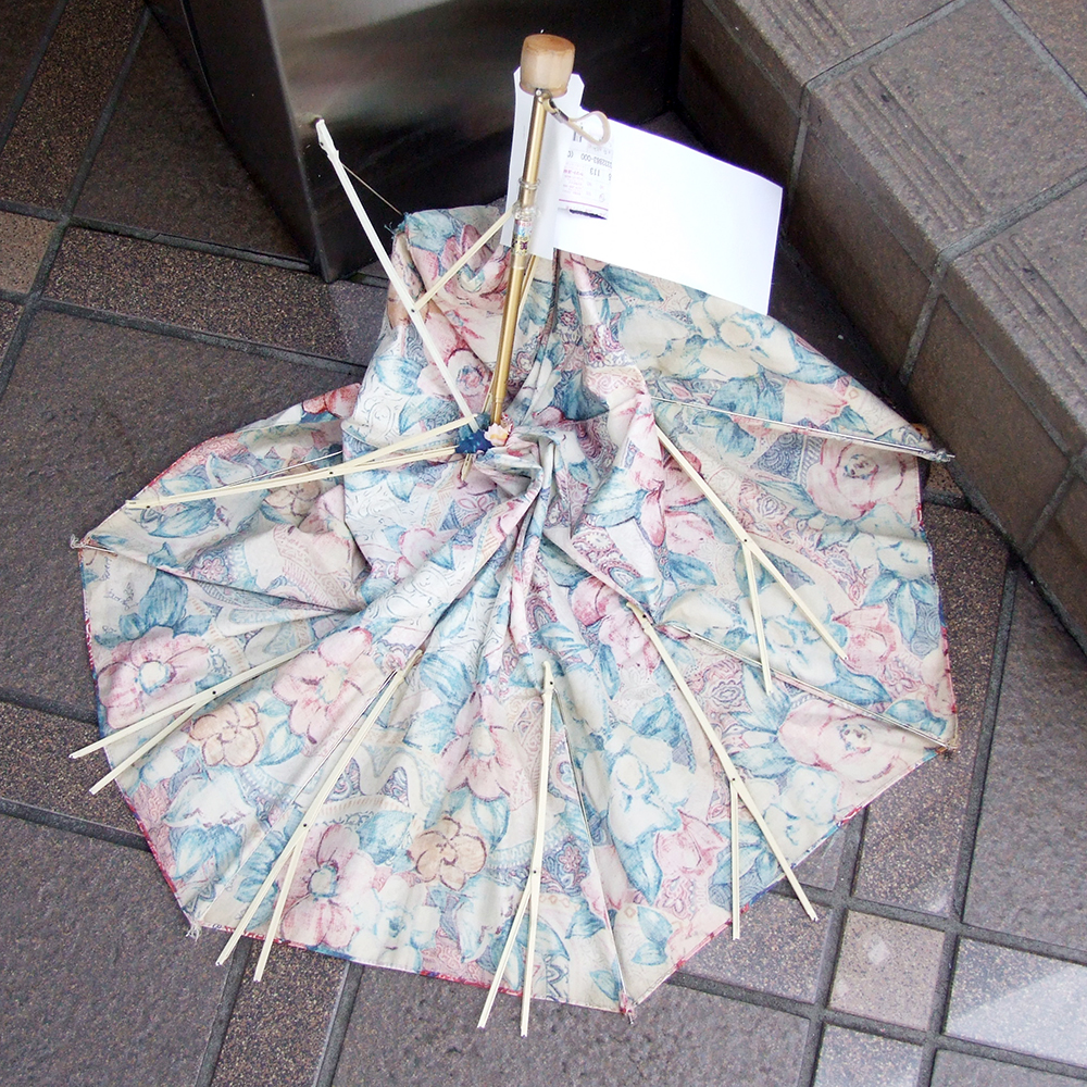  折りたたみ傘　バラバラの骨折れ傘の補修