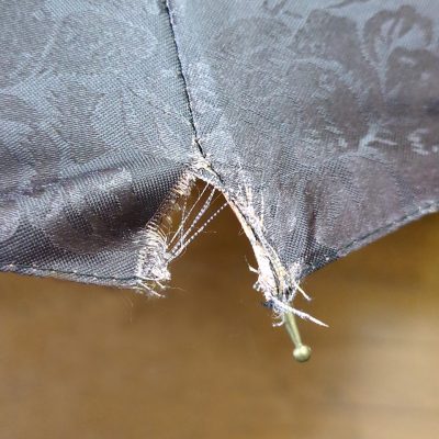 破れは修理不可