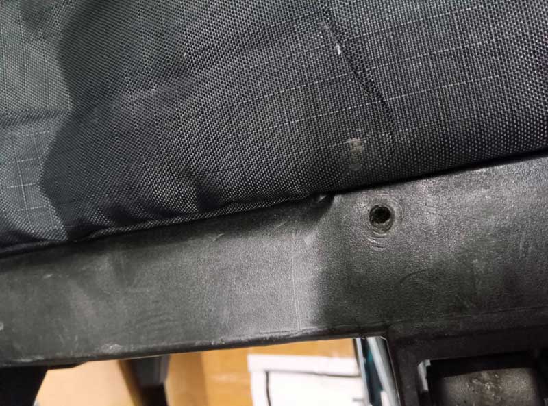 コールマン製リュックキャリー　ねじ取付