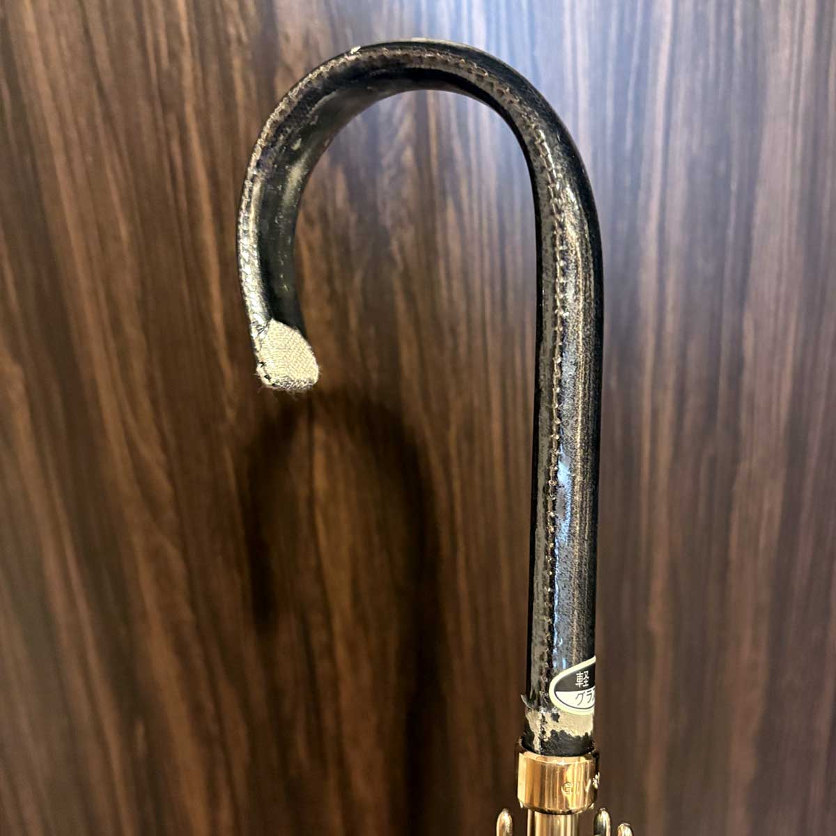 GIVENCHY ジバンシー 長傘 手元巻き直し フィルムを剥がしたら革も剥がれてしまった…